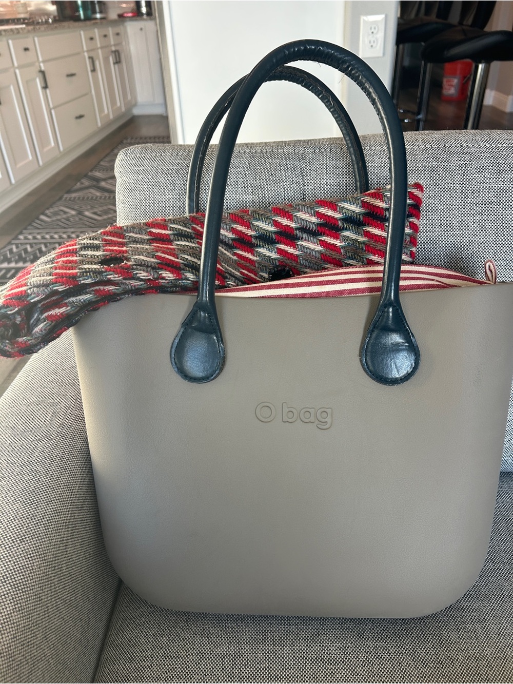 O bag Taupe Tote with Dark Navy Handles